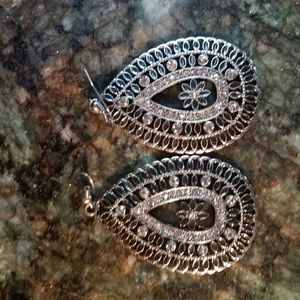 Gray and diamond earrings